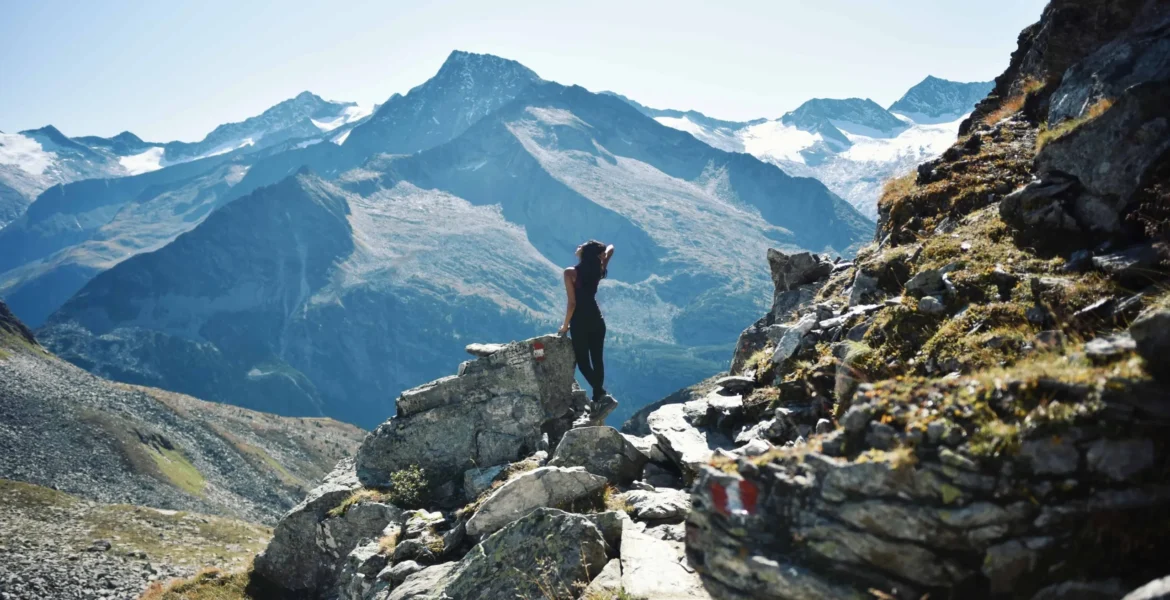 mountain hiking trails for beginners in the Alps