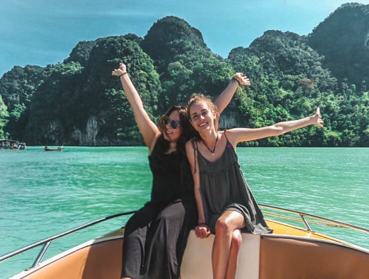 how to meet locals while traveling solo