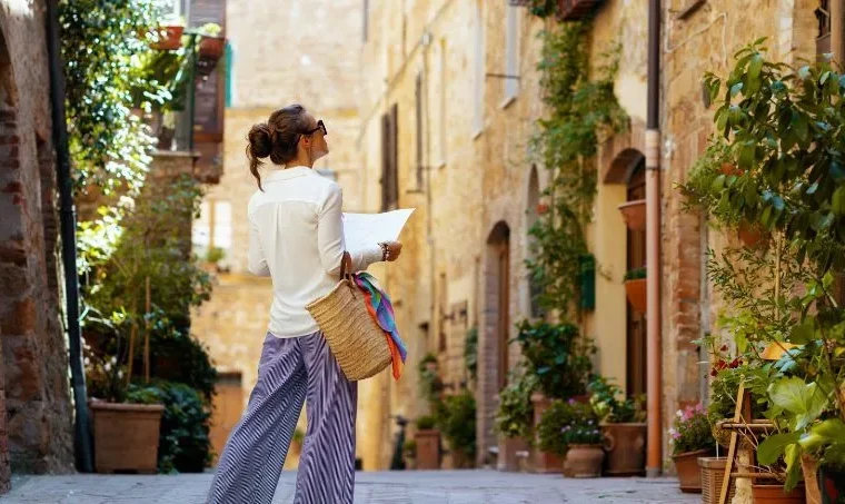 safety tips for solo female travelers abroad