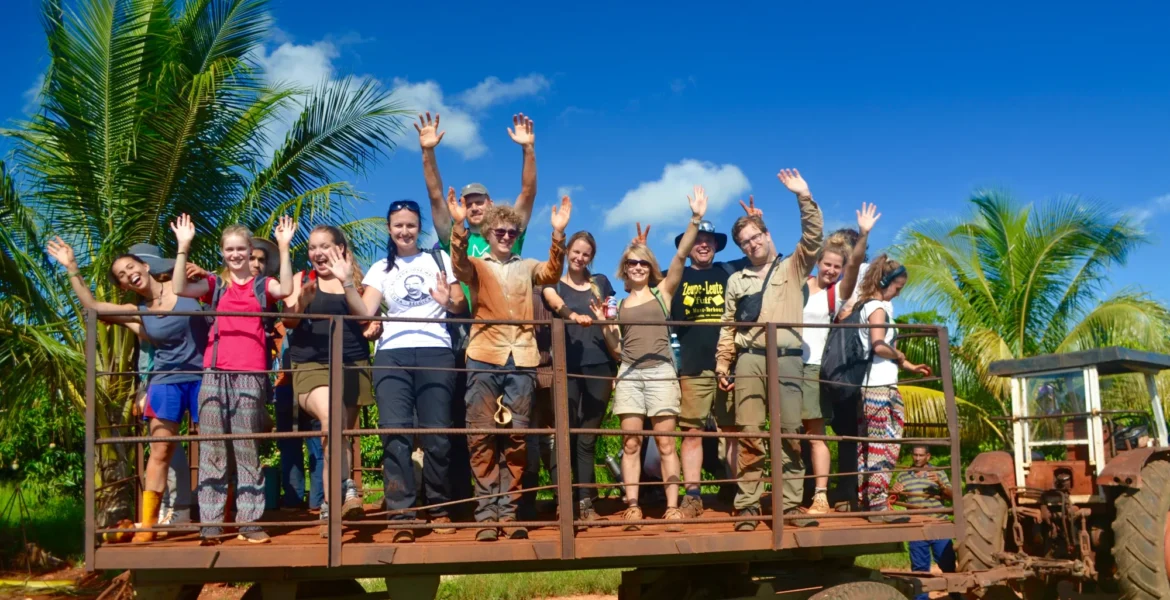 volunteering opportunities while traveling abroad