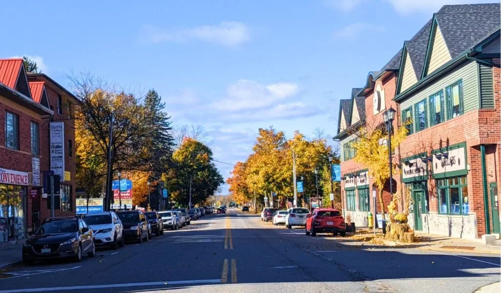 small towns in Canada worth visiting in summer