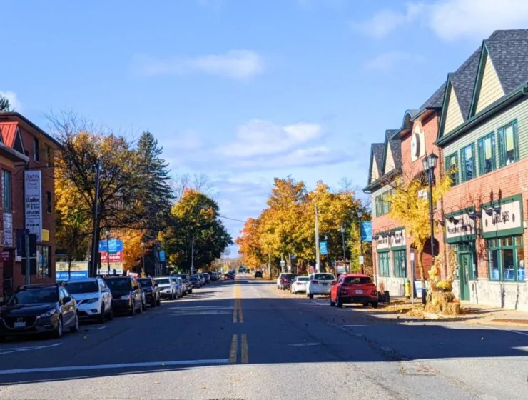 small towns in Canada worth visiting in summer
