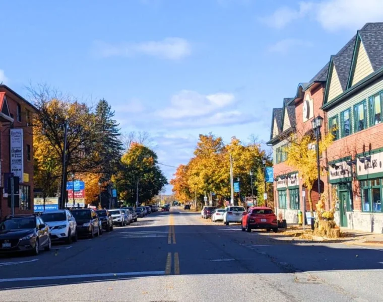 small towns in Canada worth visiting in summer