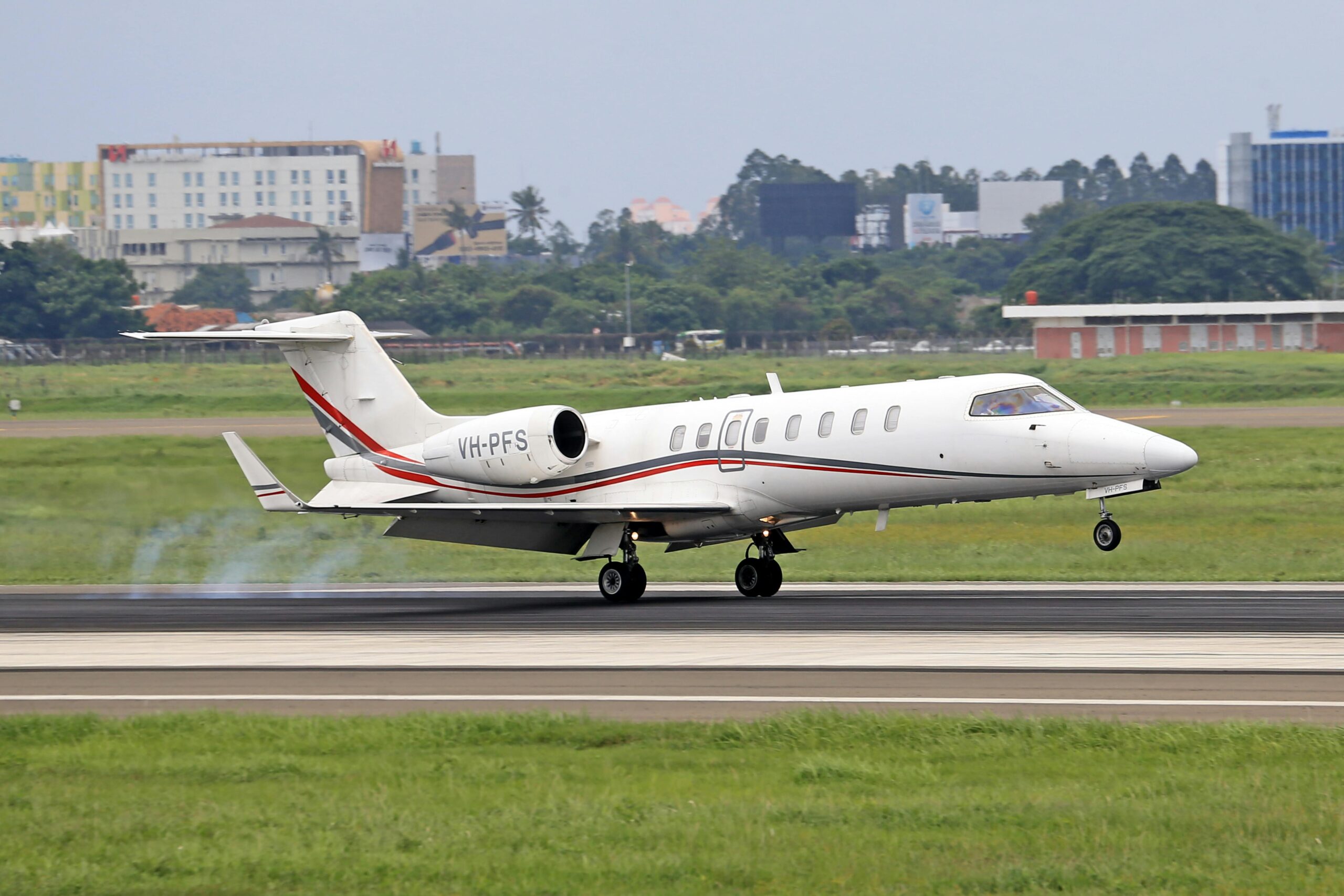 Comparing Costs: Private Jets vs. Commercial Flights