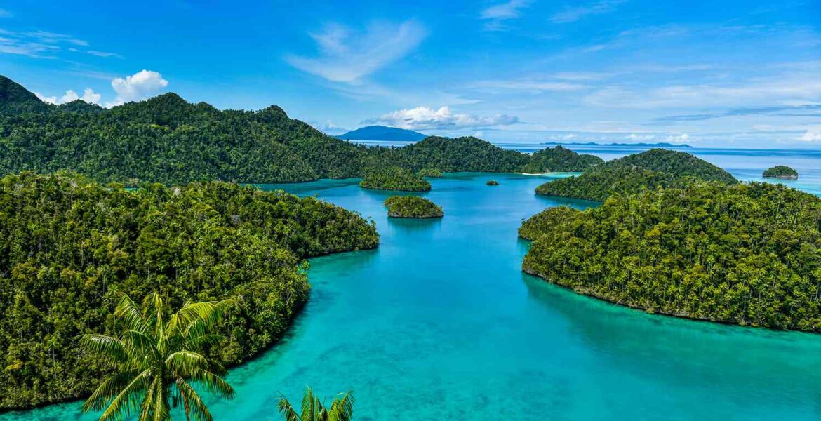 travel destinations with crystal-clear beaches