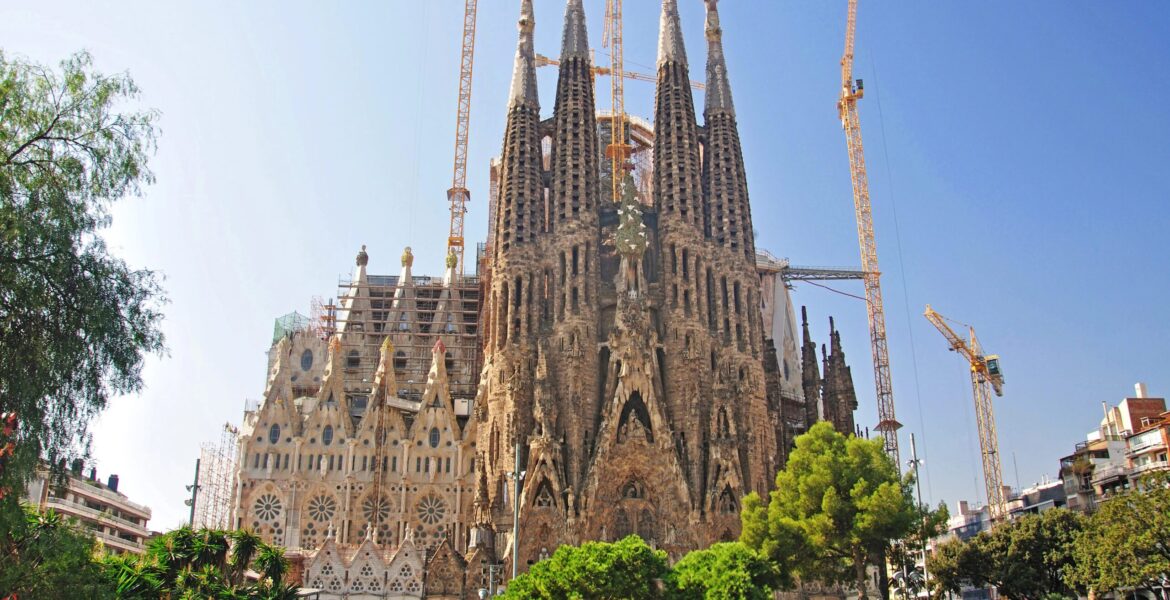 travel destinations with unique architectural landmarks