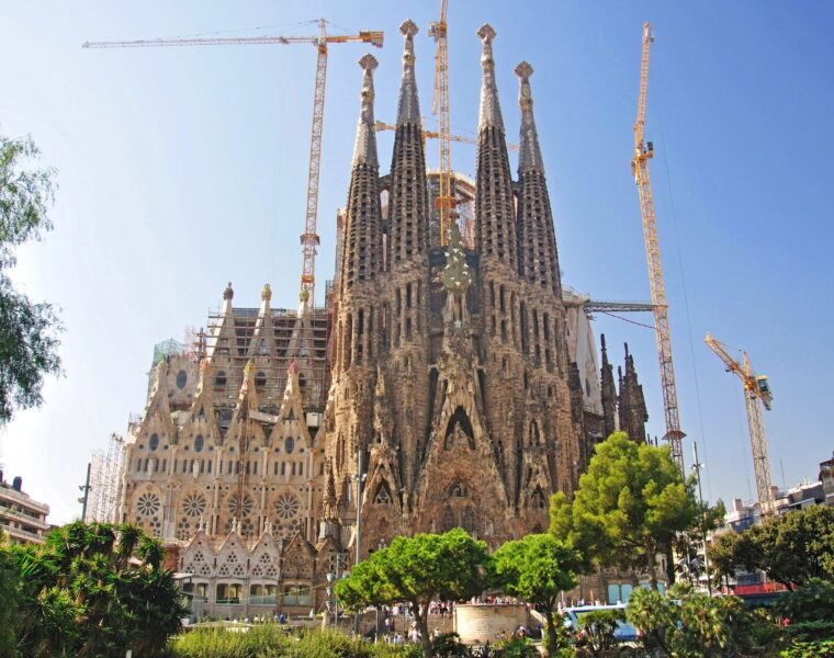 travel destinations with unique architectural landmarks