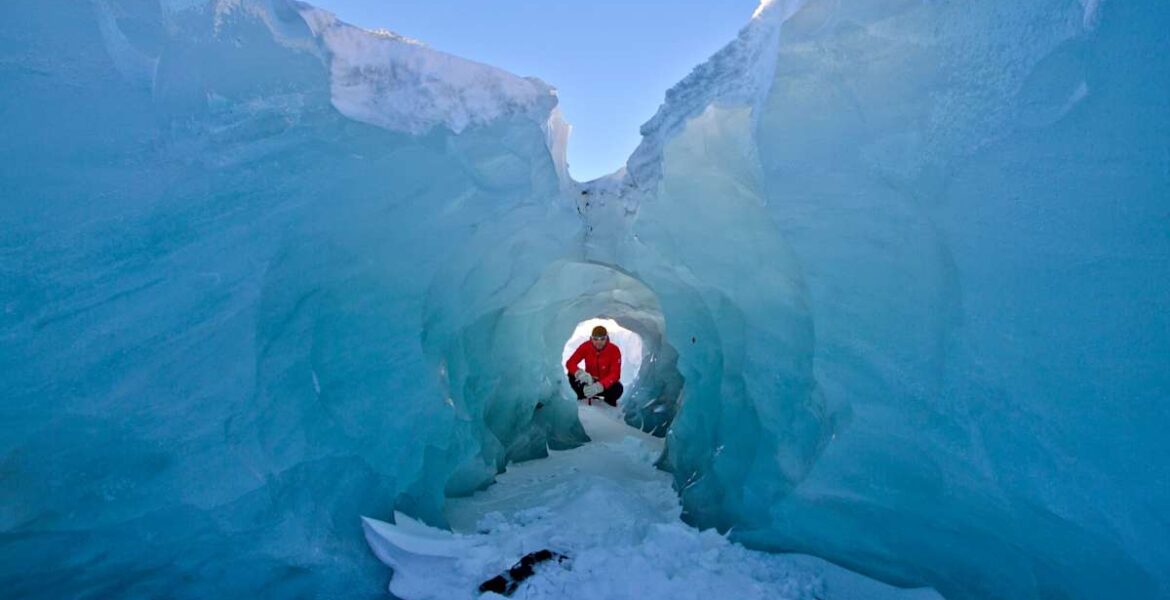 how to plan a solo trip to Iceland safely