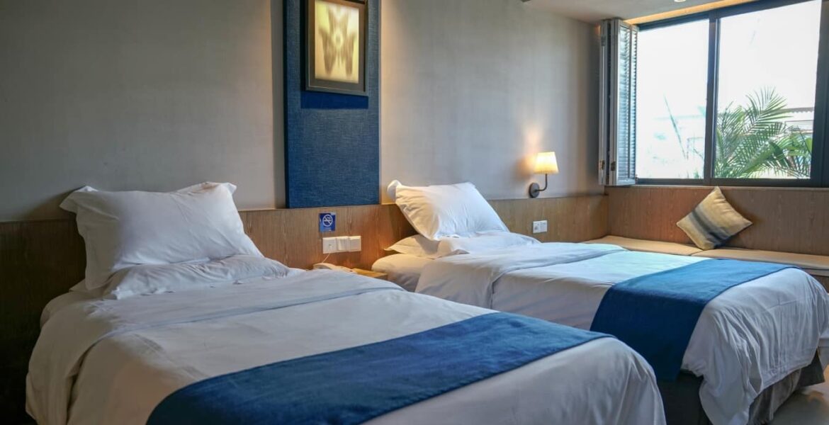 how to book cheap hotels without hidden fees