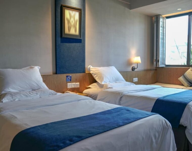 how to book cheap hotels without hidden fees