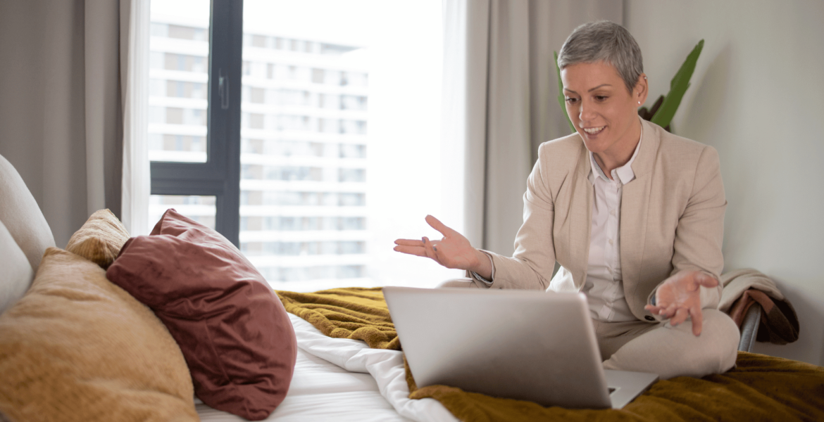 how to travel the world full time on a remote income