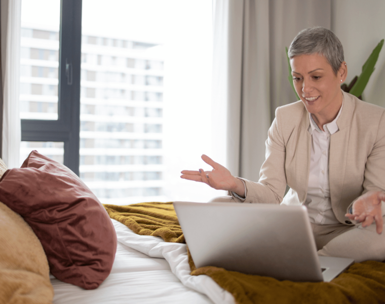 how to travel the world full time on a remote income