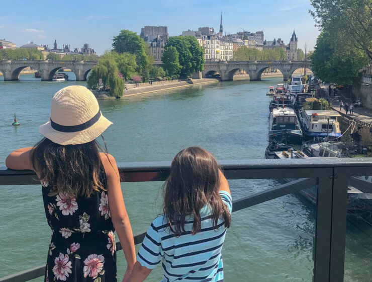 how to avoid common travel scams in popular tourist cities