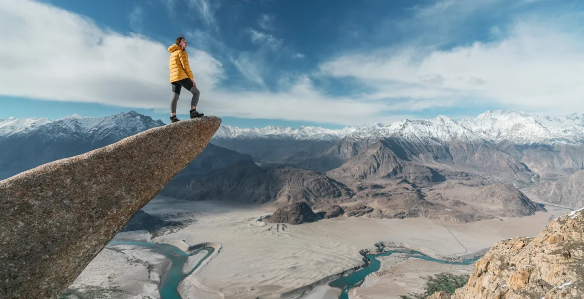 top mountain trekking destinations in pakistan for beginners